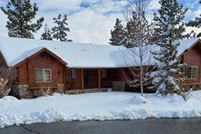 CUSTOM SINGLE STORY CABIN WITH JACUZZI POOL TABLE & BIG GAME ROOM WITH ARCADE games